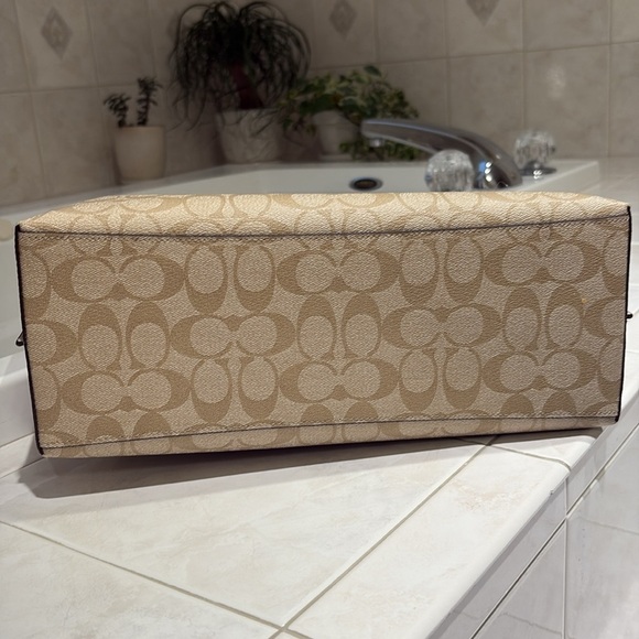 Coach Signature Mollie Tote Bag in Coated Canvas and Leather Detail. NWT - Picture 7 of 10